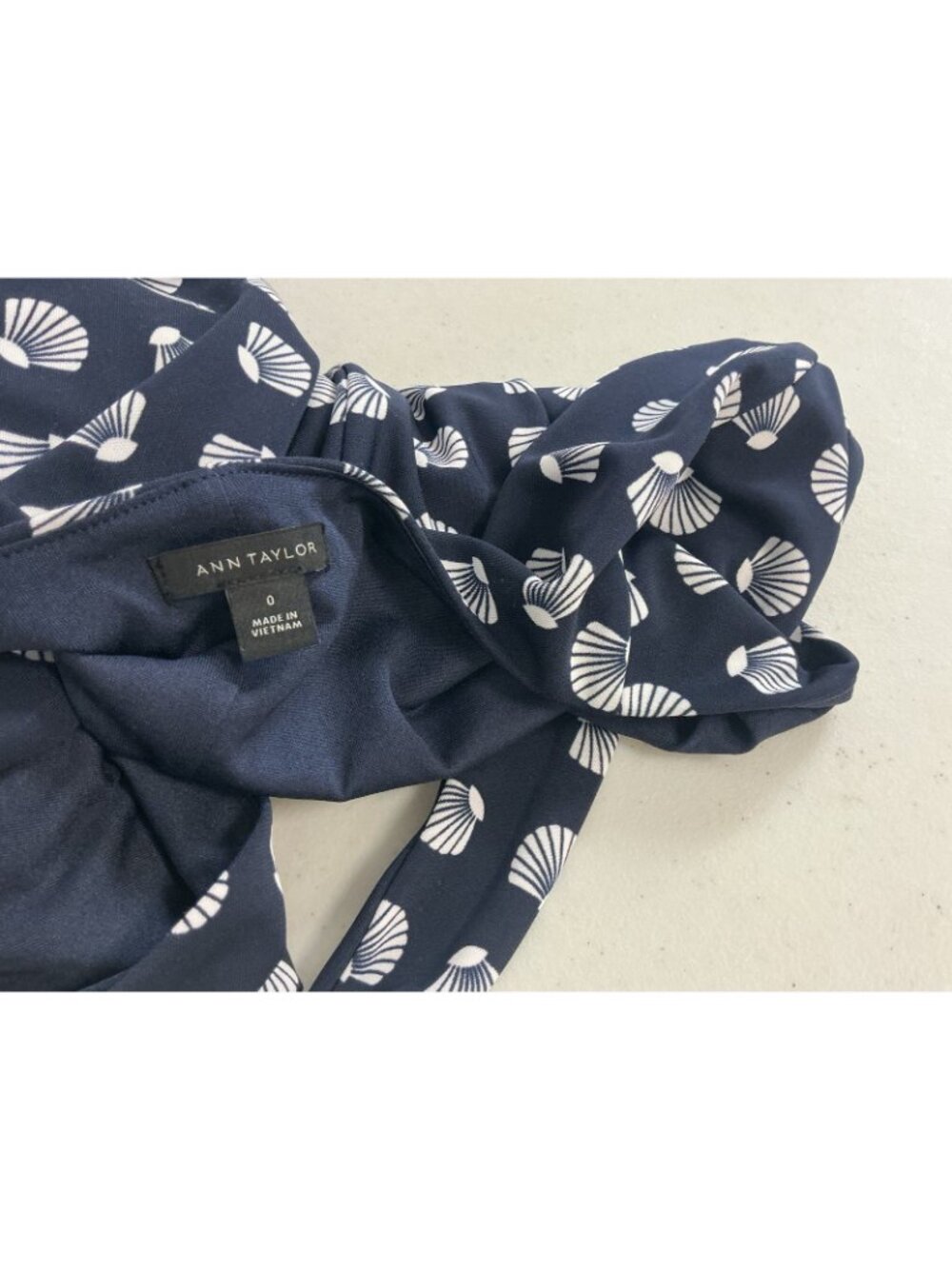 Ann Taylor Navy Wrap Dress Seashell Print Womens 0 - Picture 8 of 9